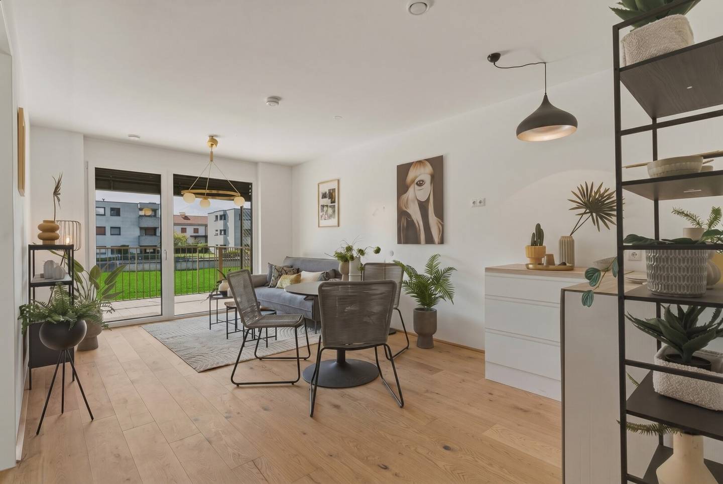 Amras new build apartment with southwest balcony near DEZ