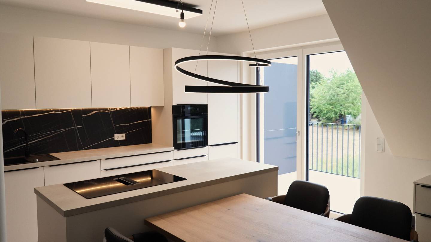 Penthouse with open gallery near the lake