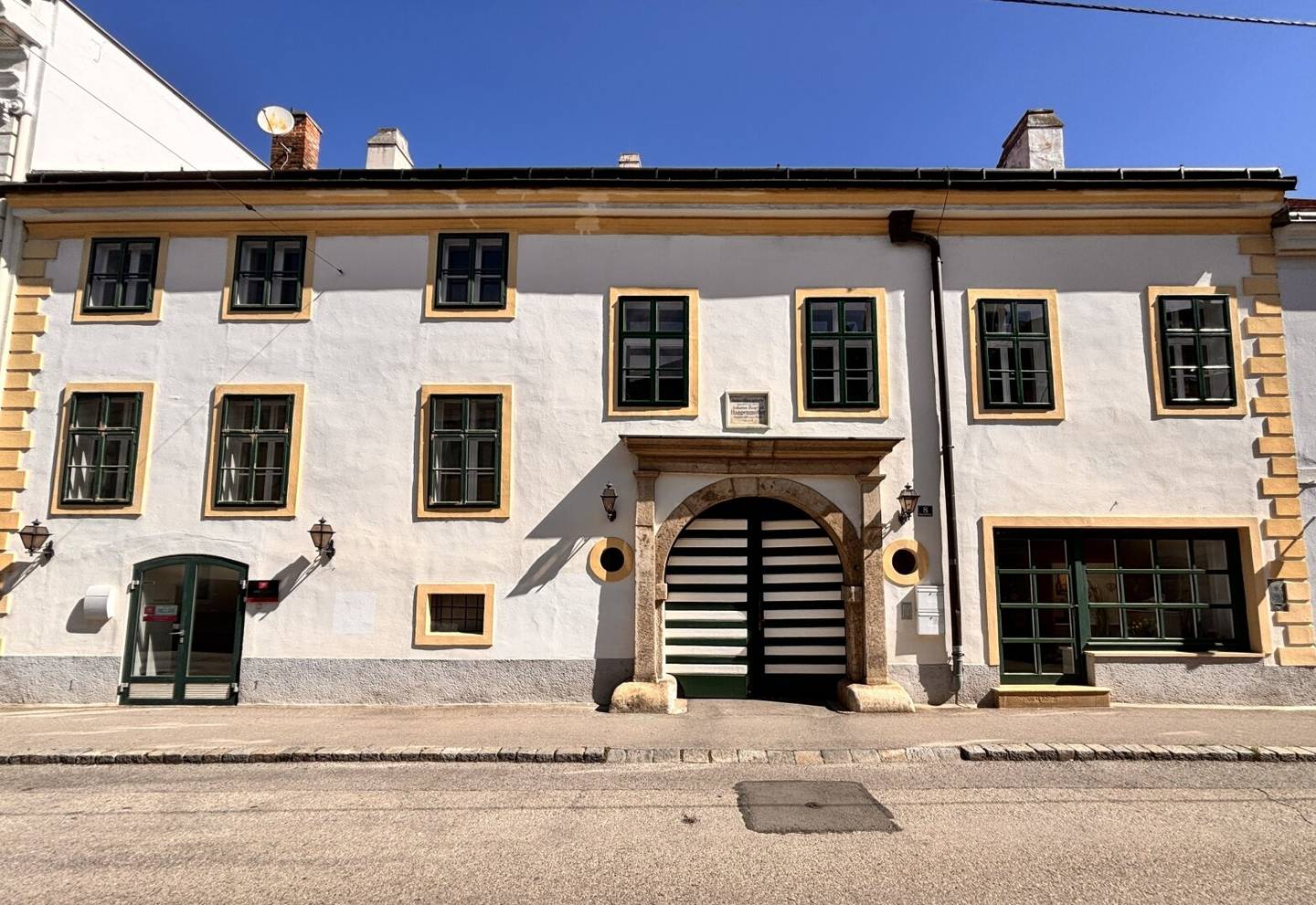 This will make your heart soar: Exceptional rental space with a shaded arcade | 3 rooms | Near Hauptplatz