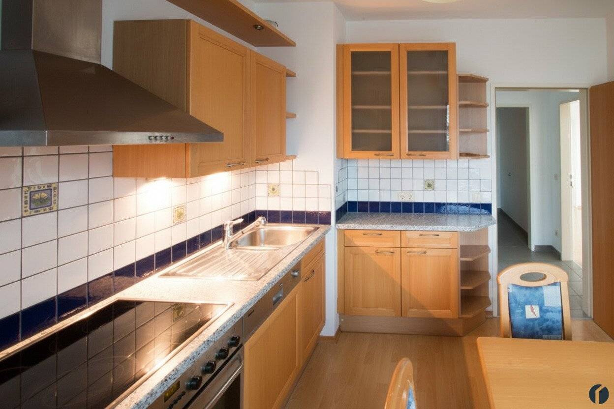 Sonnige Wohnung mit schöner Raumaufteilung, Balkon, 2 Parkplätze