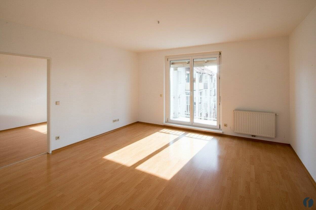 Sonnige Wohnung mit schöner Raumaufteilung, Balkon, 2 Parkplätze
