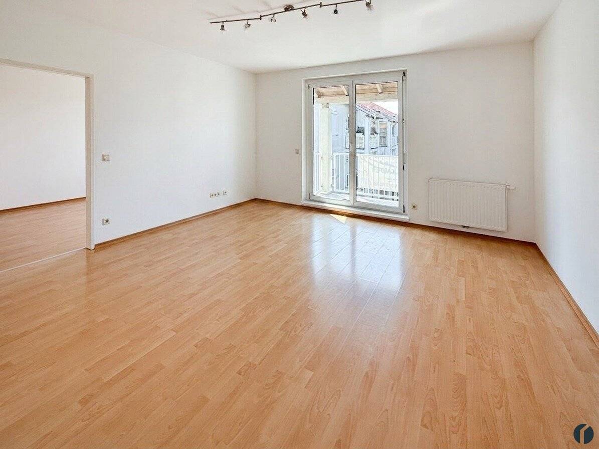 Sonnige Wohnung mit schöner Raumaufteilung, Balkon, 2 Parkplätze