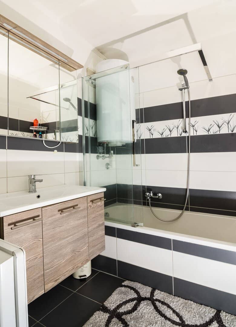 Helle Wohnung mit Lift und moderner Küche