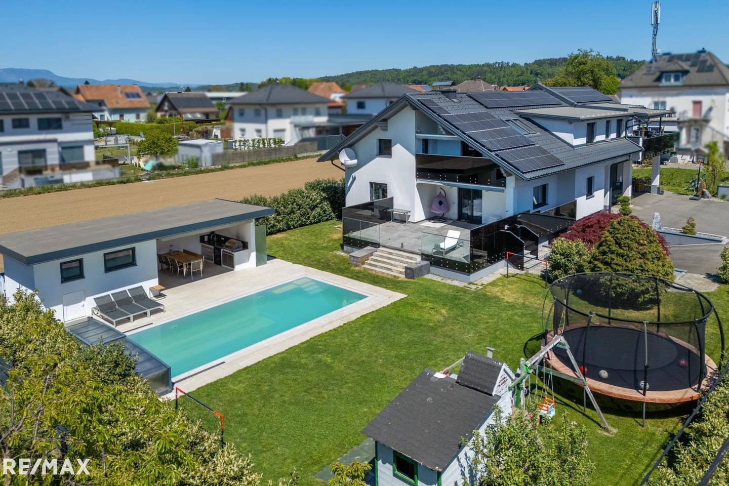 Familienhaus mit Pool in Gössendorf