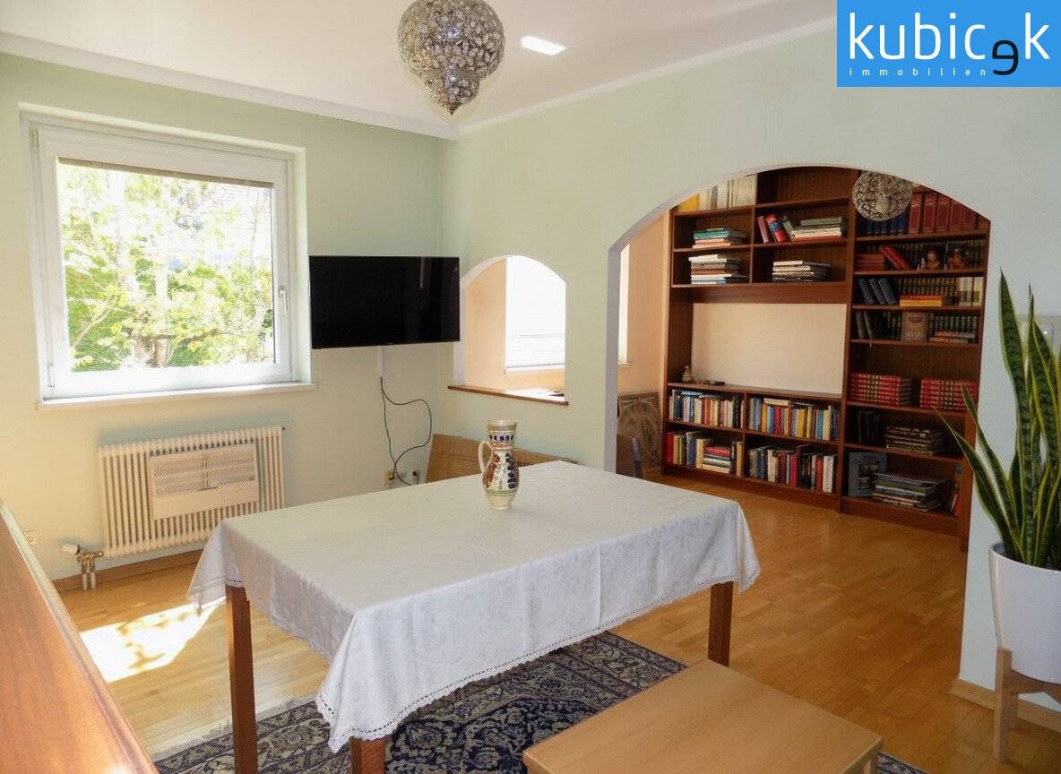 Apartment near Volkstheater with separate kitchen
