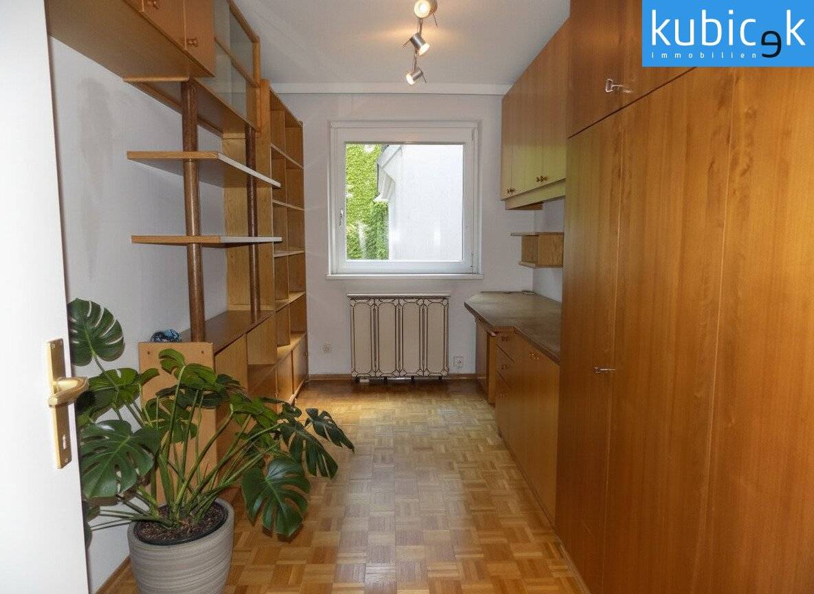 Apartment near Volkstheater with separate kitchen