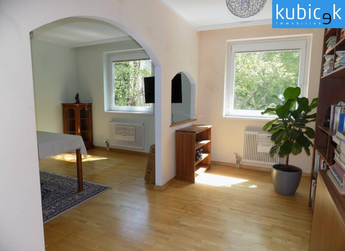 Apartment near Volkstheater with separate kitchen