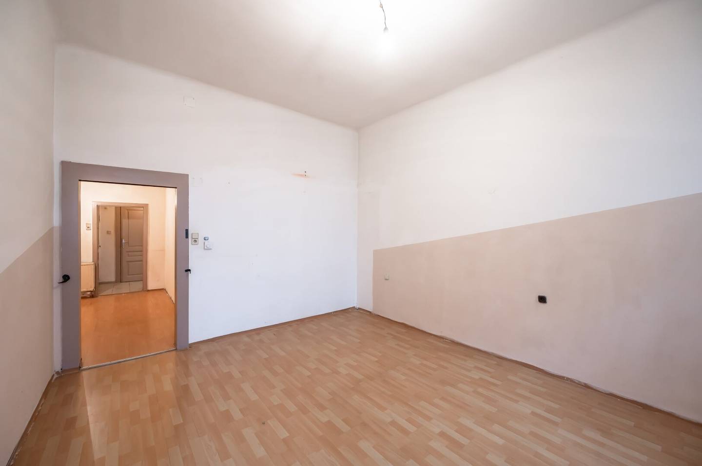 Ground floor apartment with renovation potential