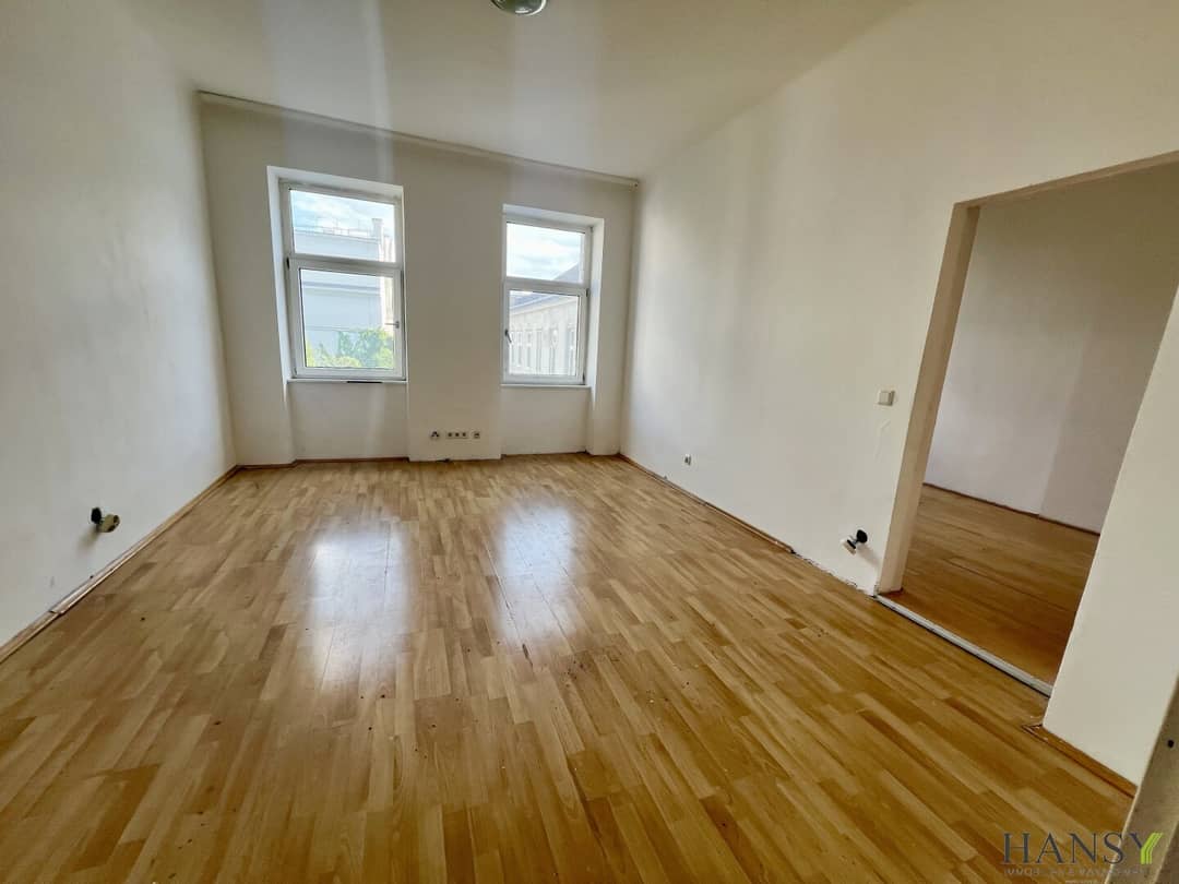 Altbauwohnung im dritten Stock mit Aufzug