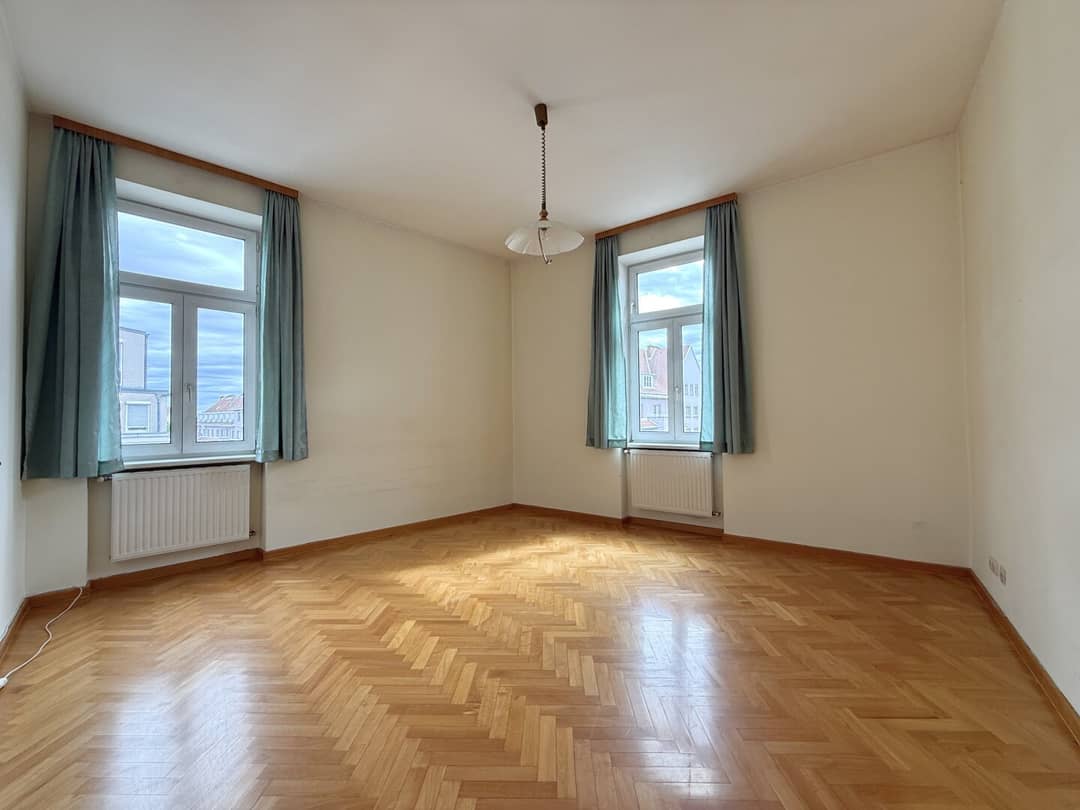 Wohnung im vierten Liftstock mit separater Küche
