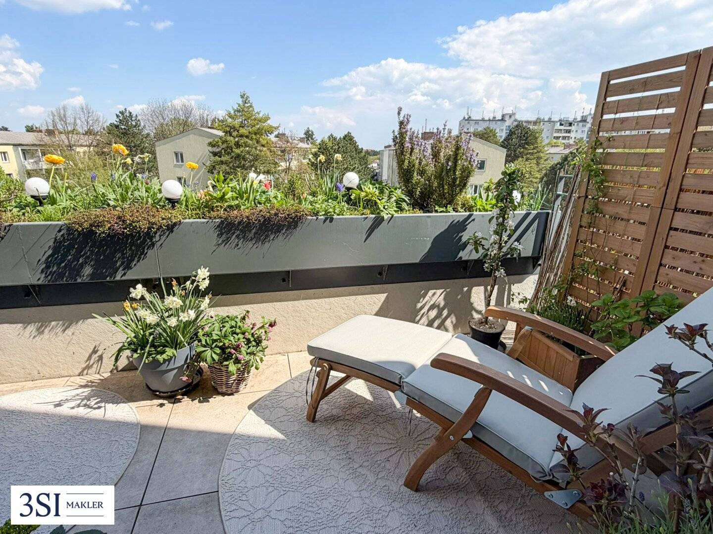 Exclusive 3-room maisonette with distant view | Spacious terrace | U-Bahn proximity | Quiet