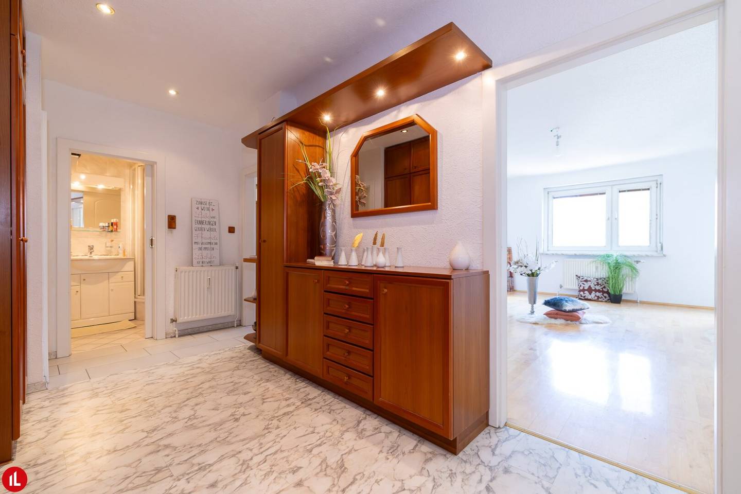 Apartment in central location with balcony and elevator