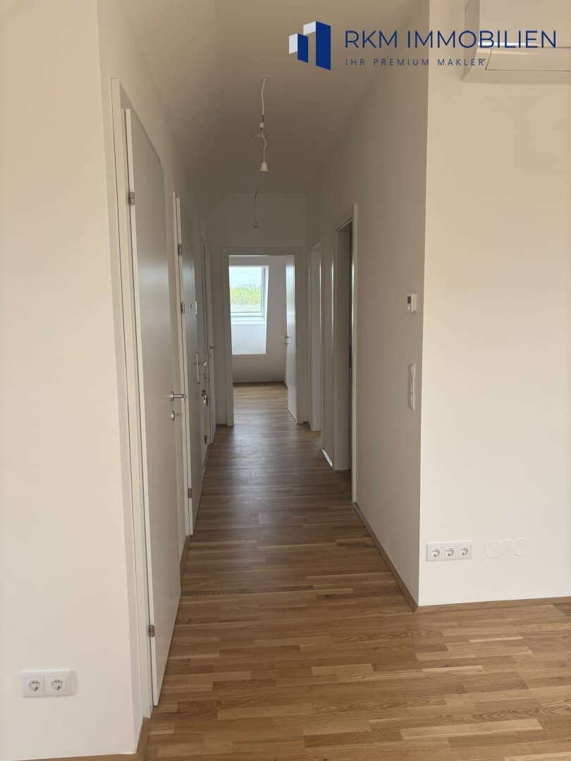 Erstbezug Dachgeschosswohnung mit drei Terrassen