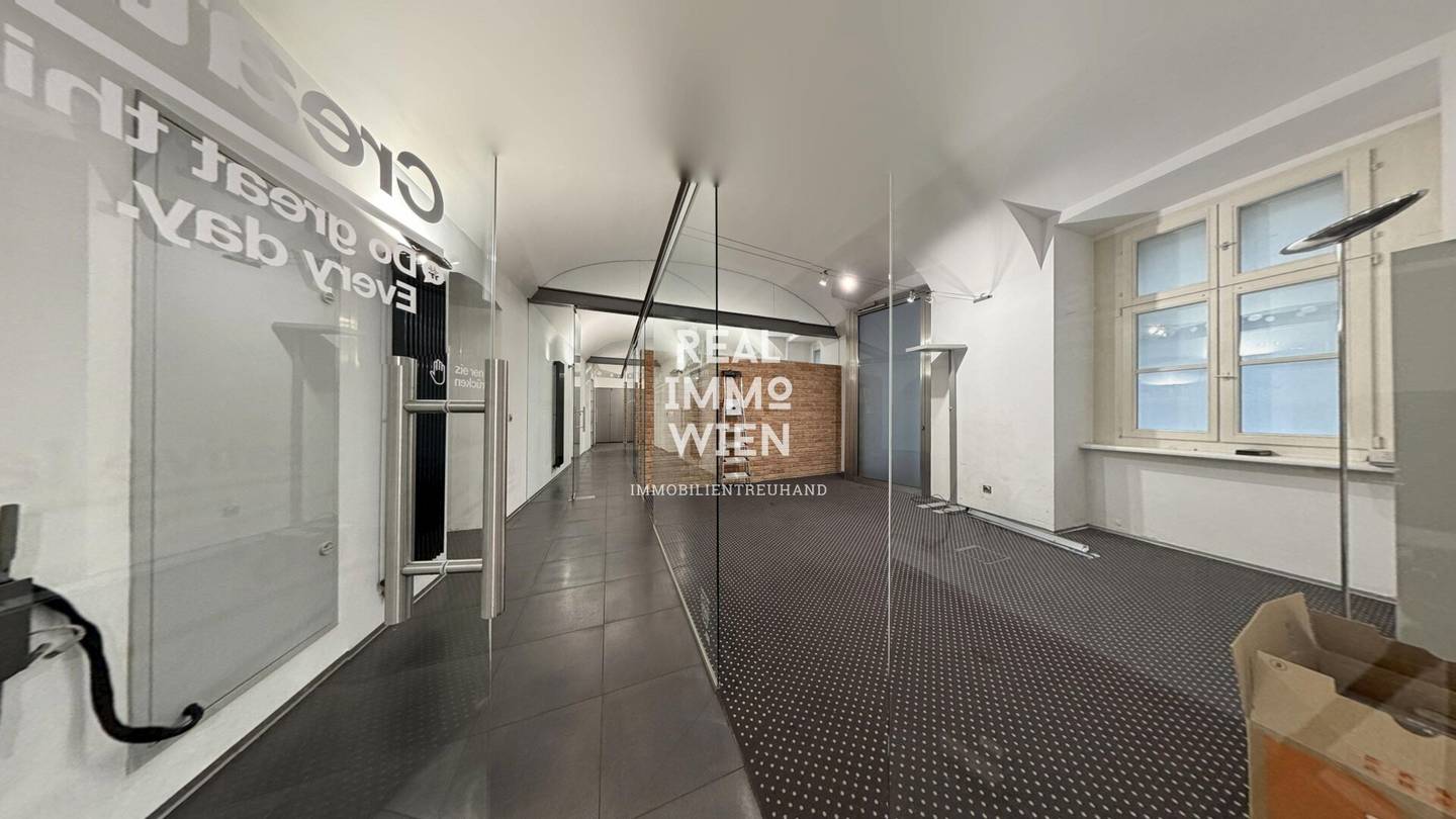Exclusive office ensemble in top location near Schottentor with 10 versatile rooms