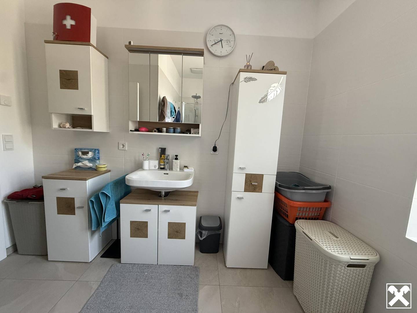 Ground floor flat with balcony near station