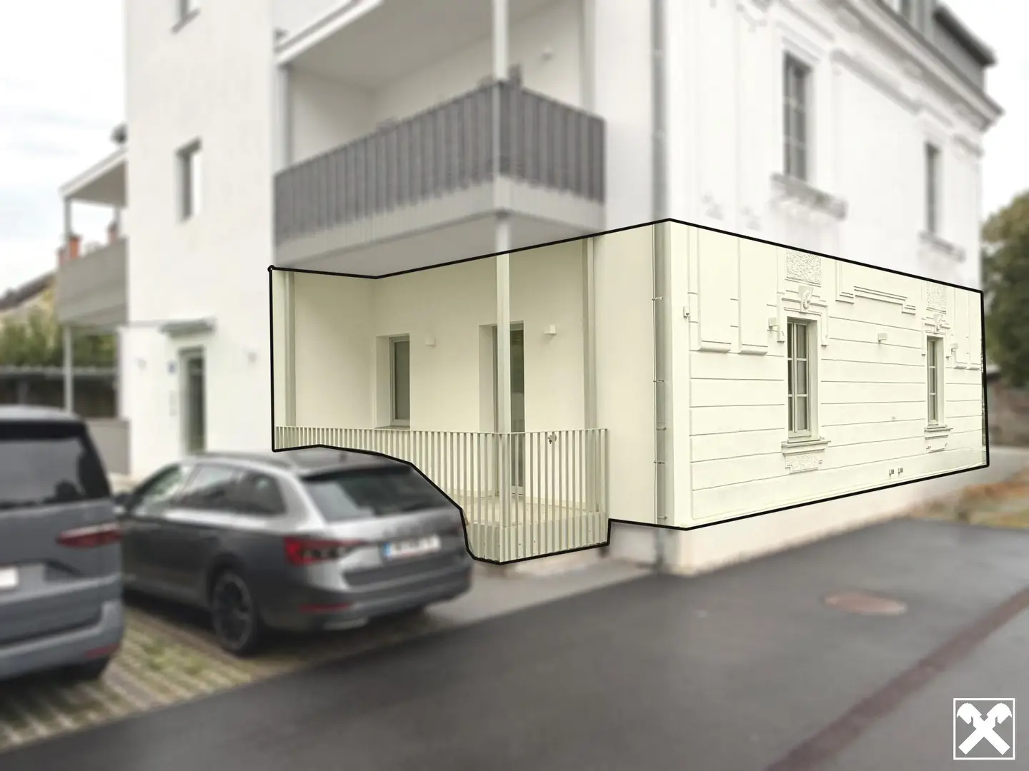Ground floor flat with balcony near station