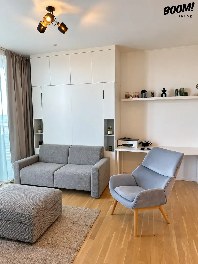 Modern living in the Triiiple Tower – Exclusive 2-room apartment with balcony &amp; rooftop pool