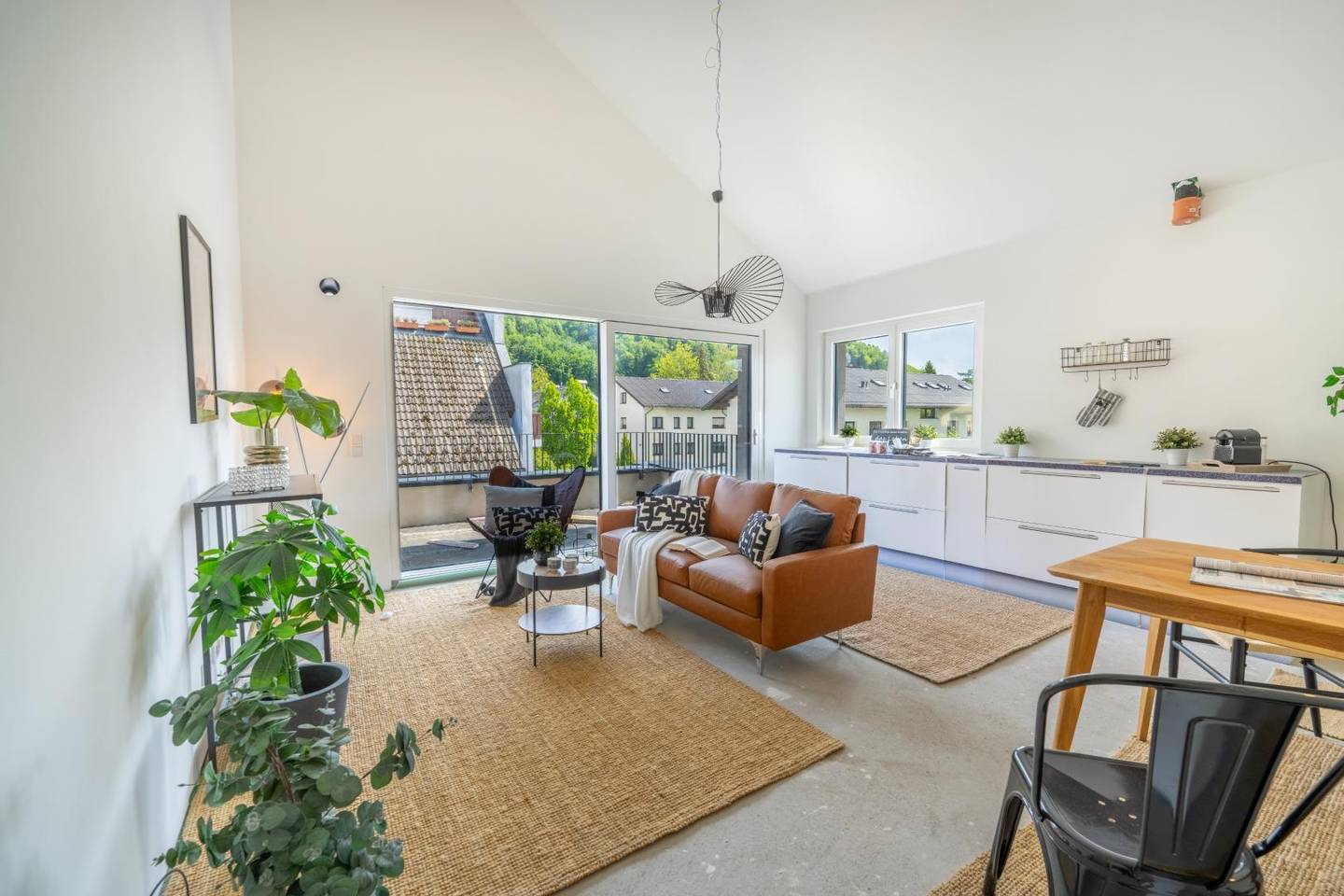 Top floor apartment with rooftop terrace and wide view