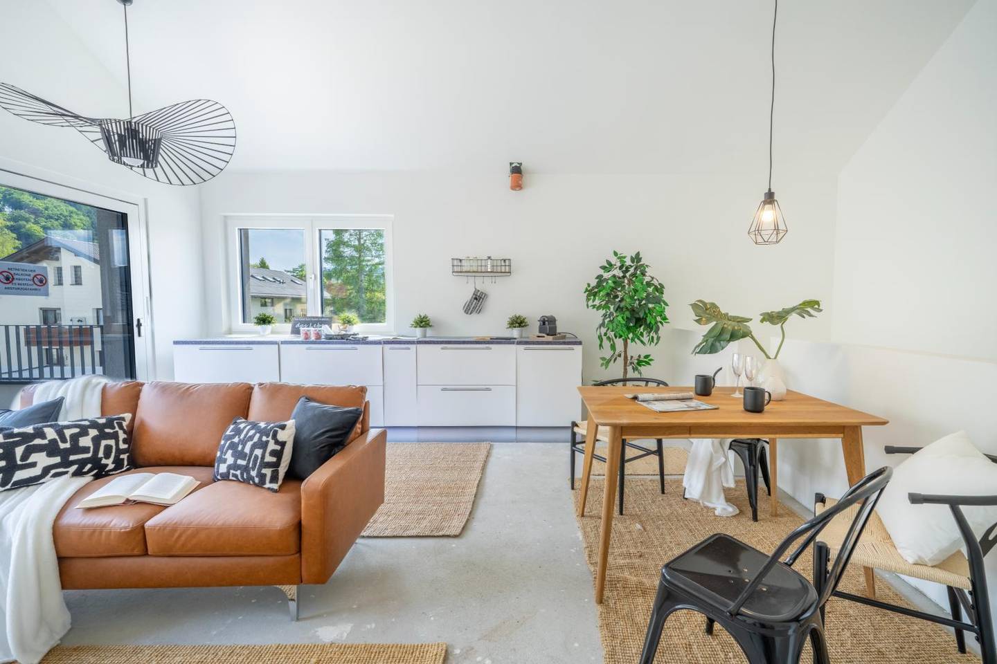 Top floor apartment with rooftop terrace and wide view