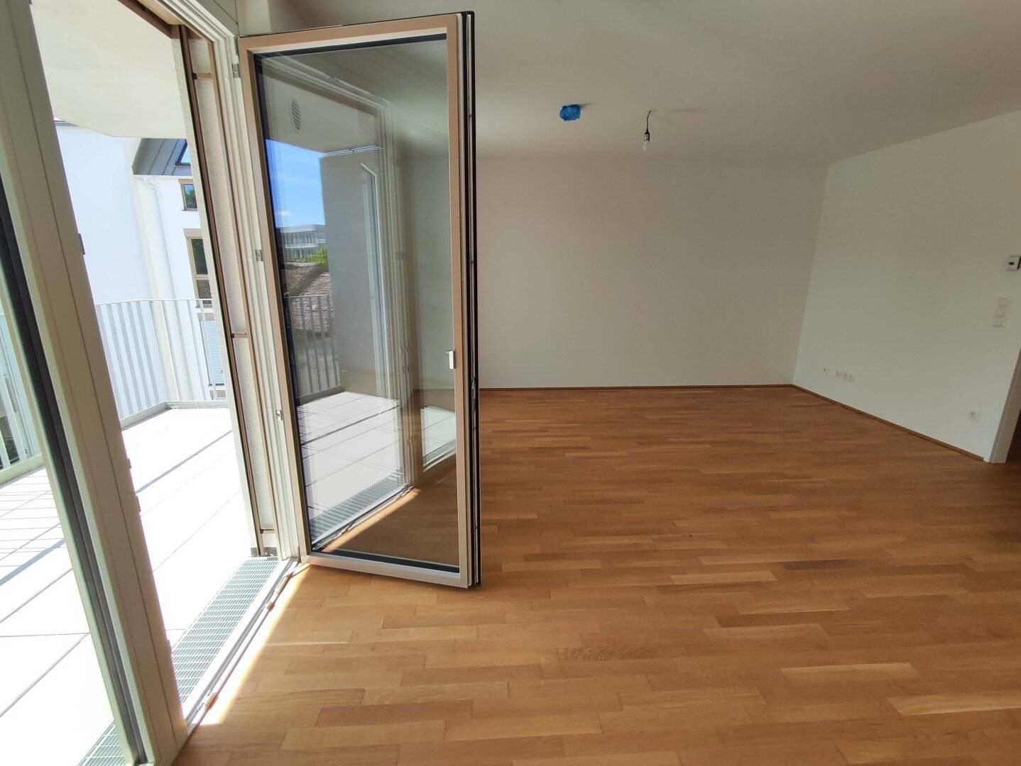 NEUBAU-ERSTBEZUG! SONNIGE 3-Zimmer-WOHNUNG MIT 2 BALKONE im 4. OG Top 2/38