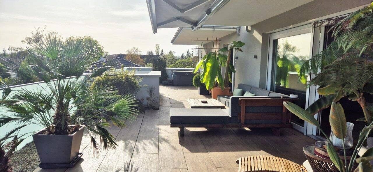 Like new penthouse with roof terrace in green