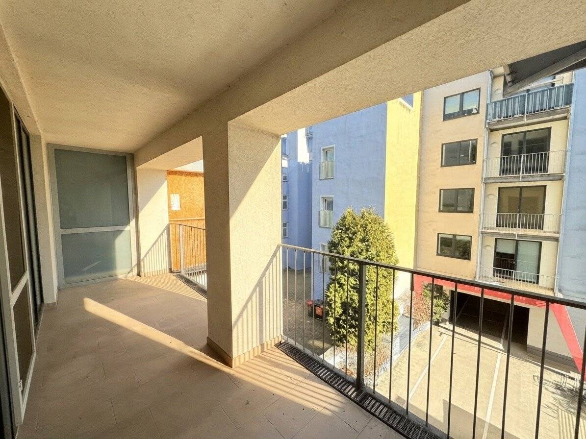 Apartment with loggia in a quiet side street