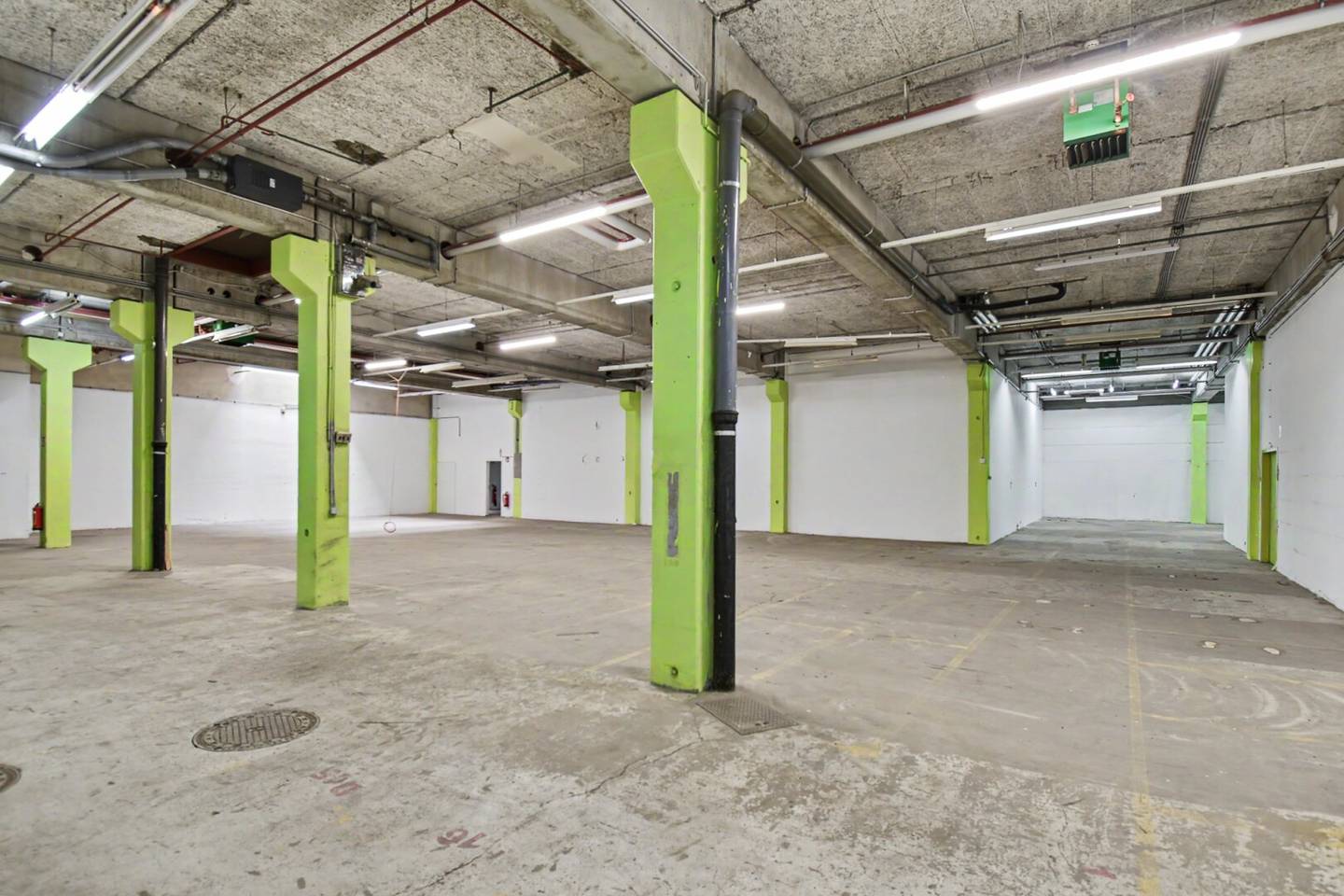 Warehouse 840m² + Office 450m² Vienna