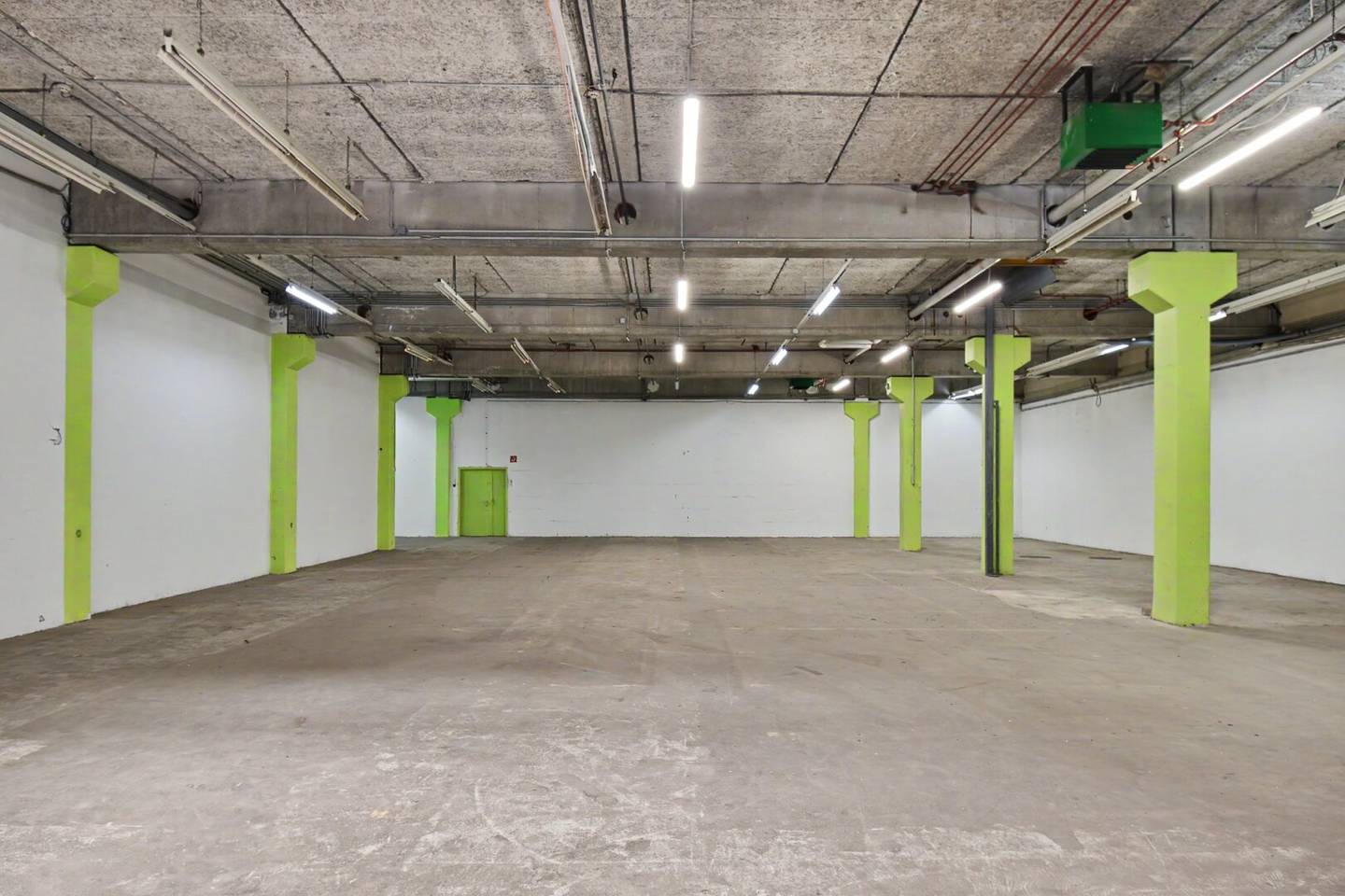 Warehouse 840m² + Office 300m² Vienna