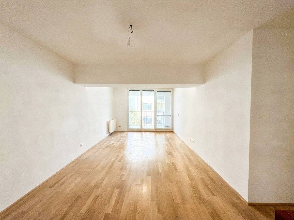 Apartment near U1 Keplerplatz bright living room