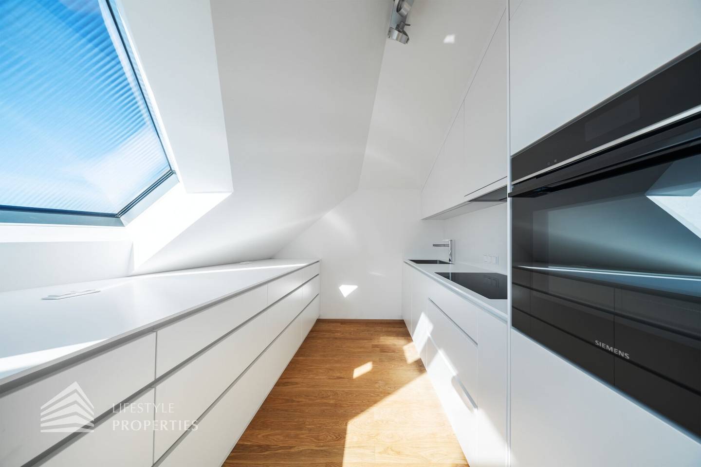 Maisonette apartment with views and terraces
