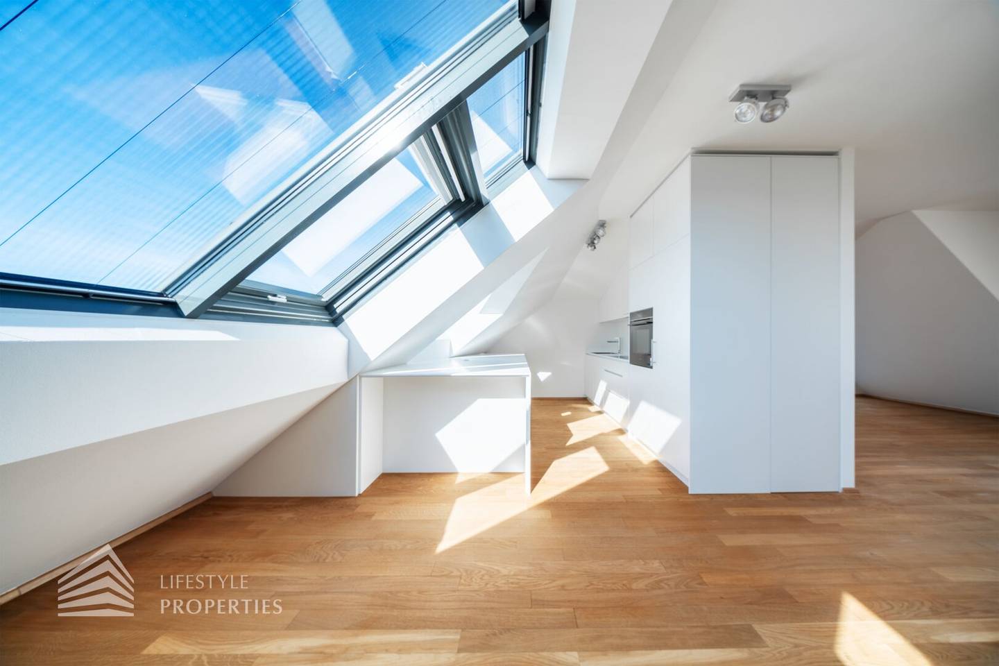 Maisonette apartment with views and terraces