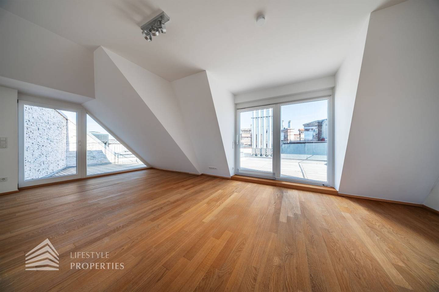 Maisonette apartment with views and terraces