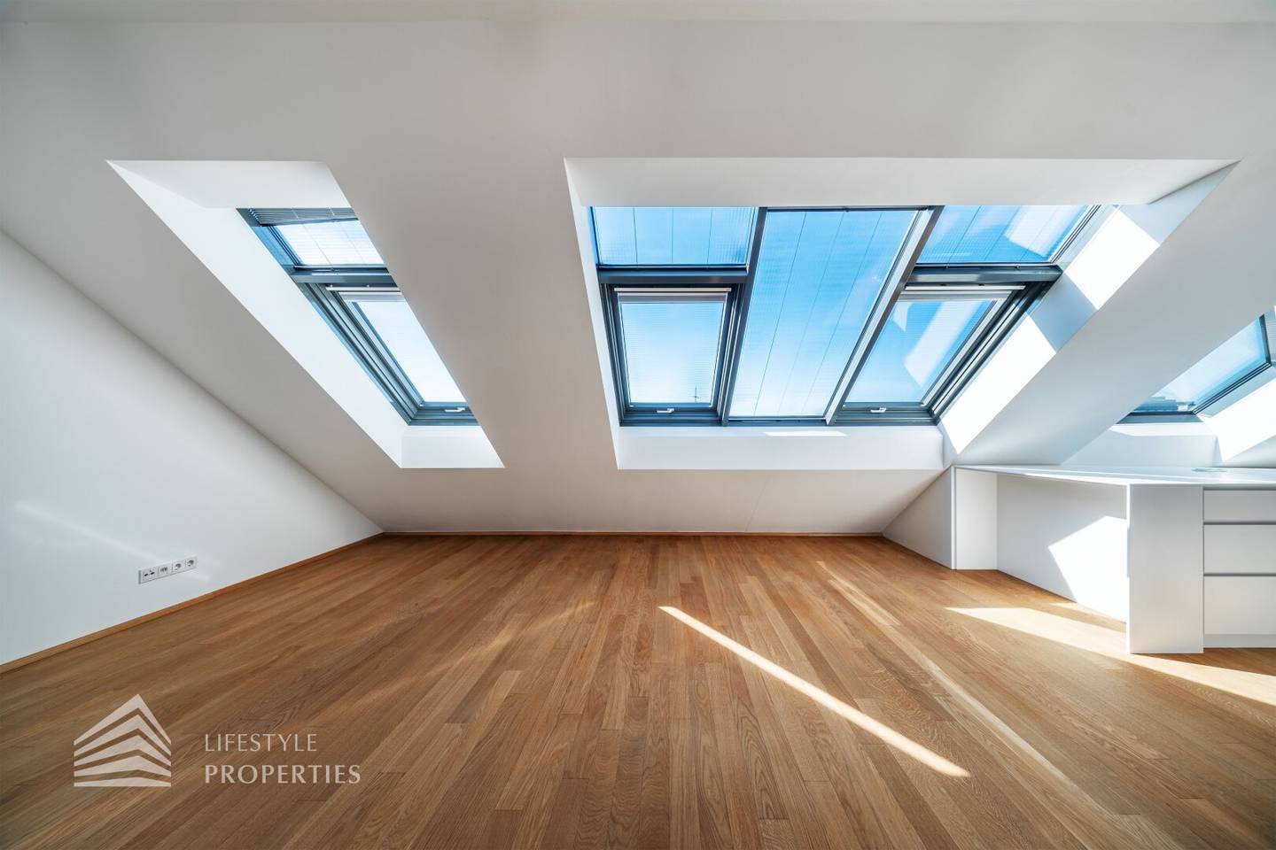 Maisonette apartment with views and terraces