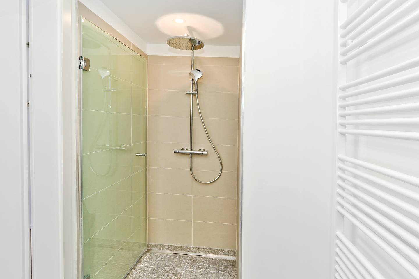 Newly built apartment with U3 access and quiet location