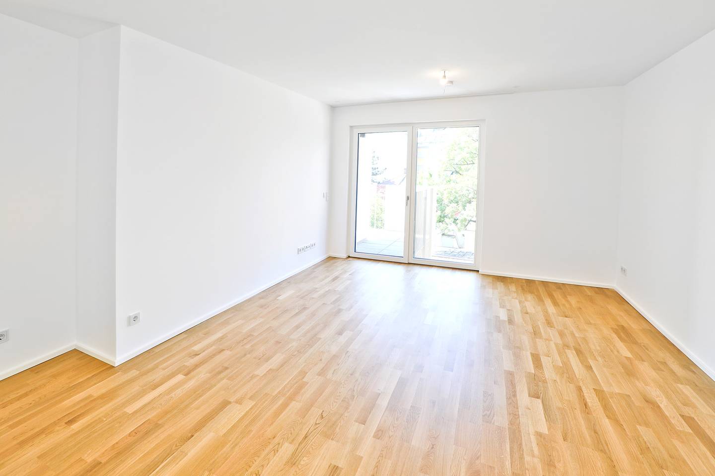 Newly built apartment with U3 access and quiet location