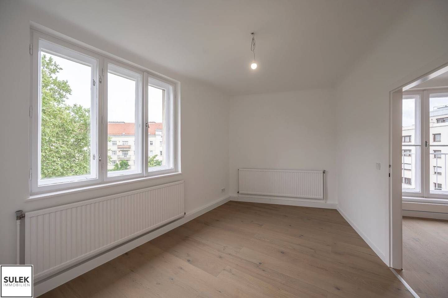 Bright apartment with open kitchen and lift near Haydnpark