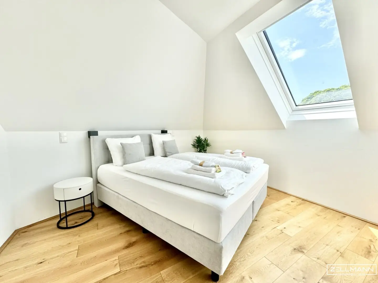 Stylish Attic Residence with High-Quality Fixtures and Urban Living Comfort | ZELLMANN IMMOBILIEN
