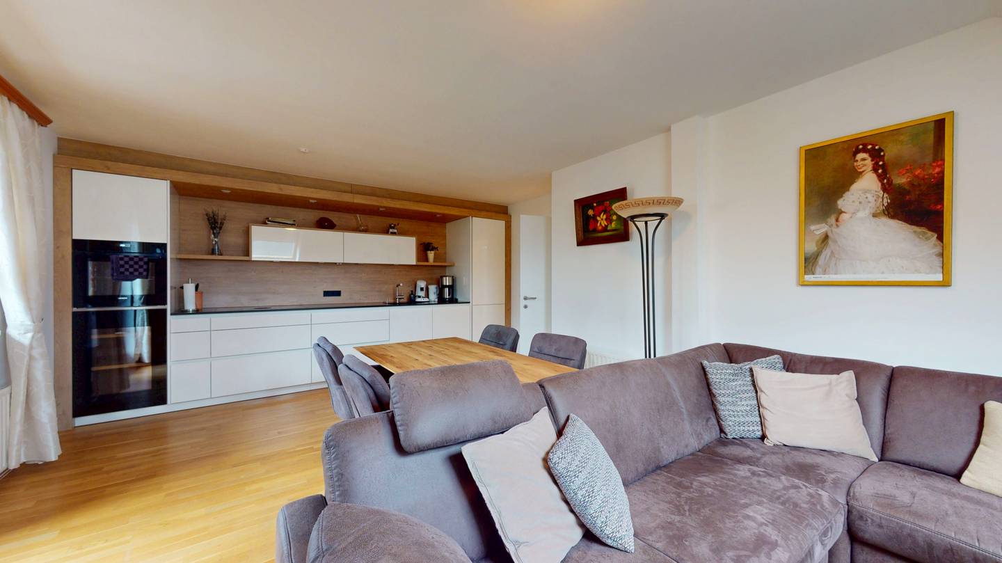 Dachgeschosswohnung mit Wellnessbereich und Balkon