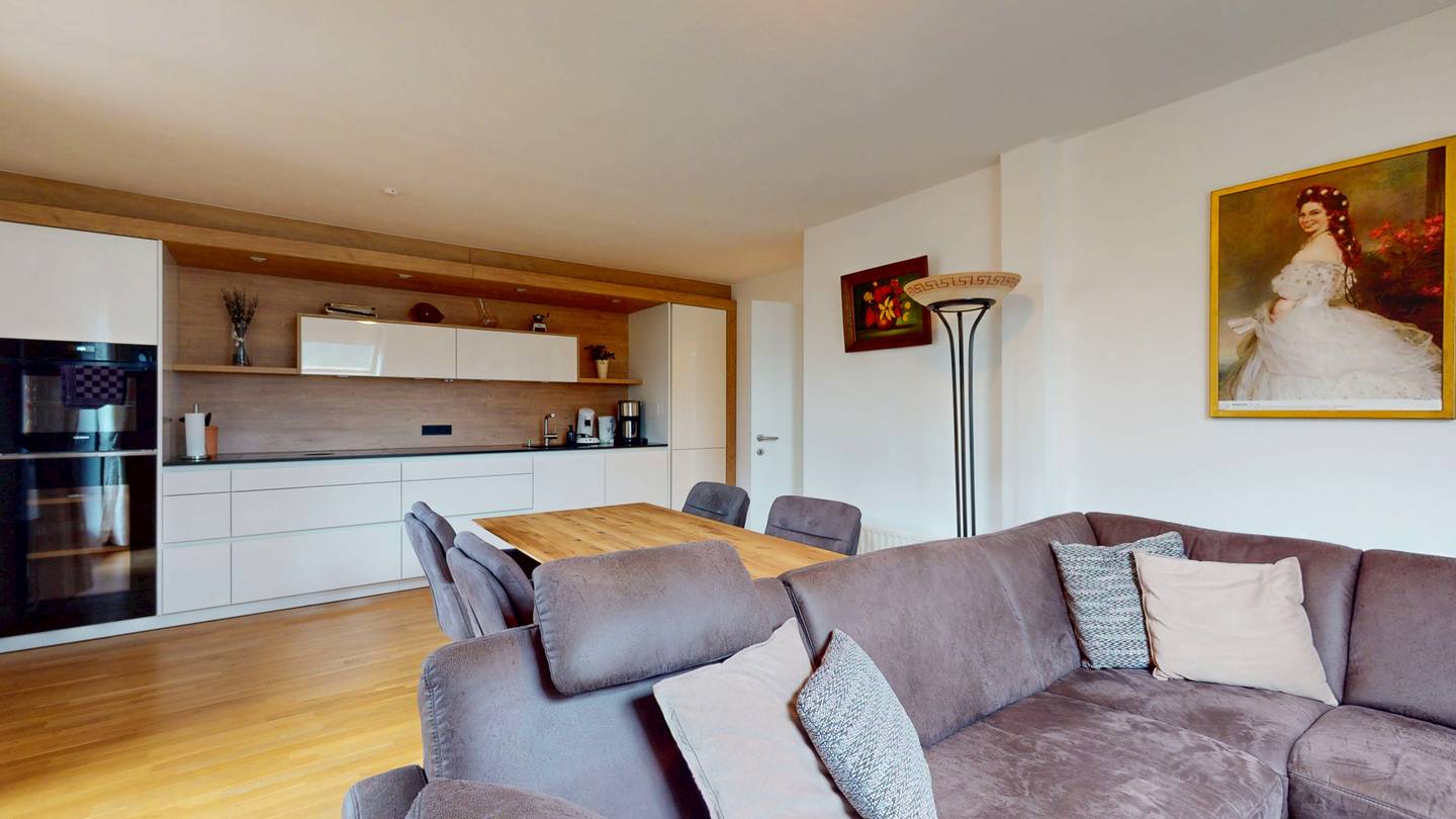 Dachgeschosswohnung mit Wellnessbereich und Balkon