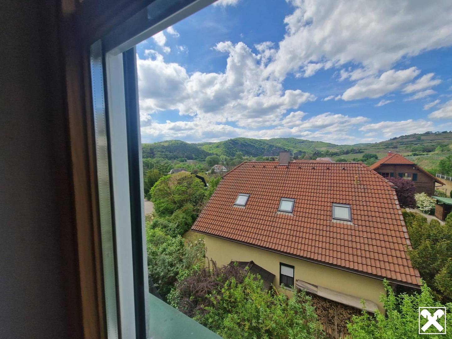 Top floor apartment with unobstructed view