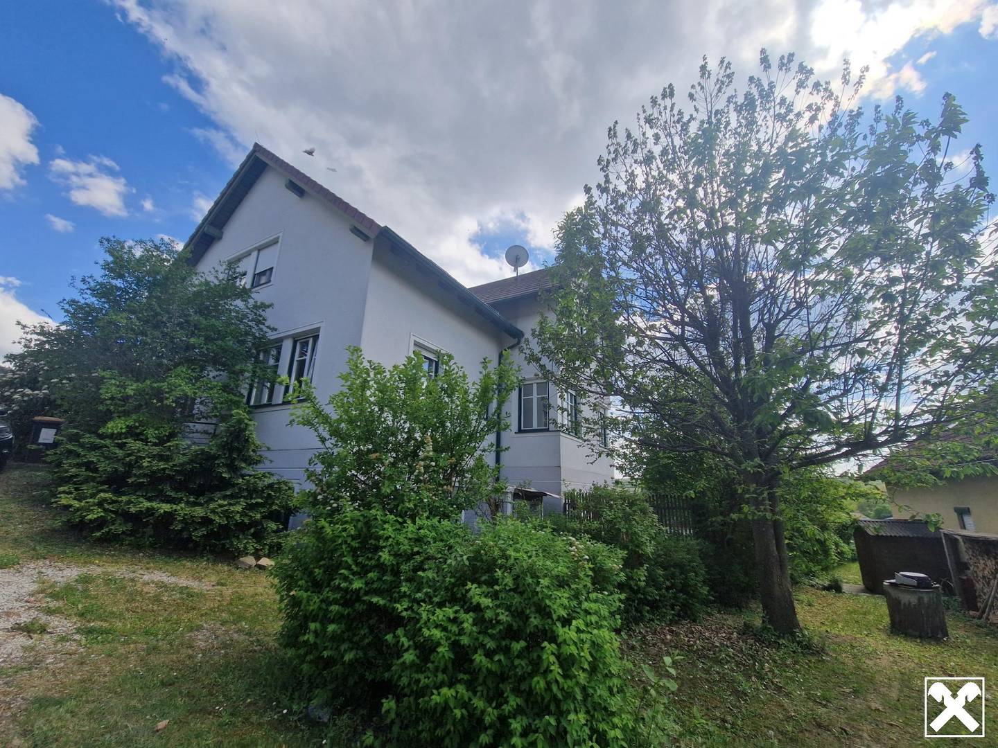 Top floor apartment with unobstructed views