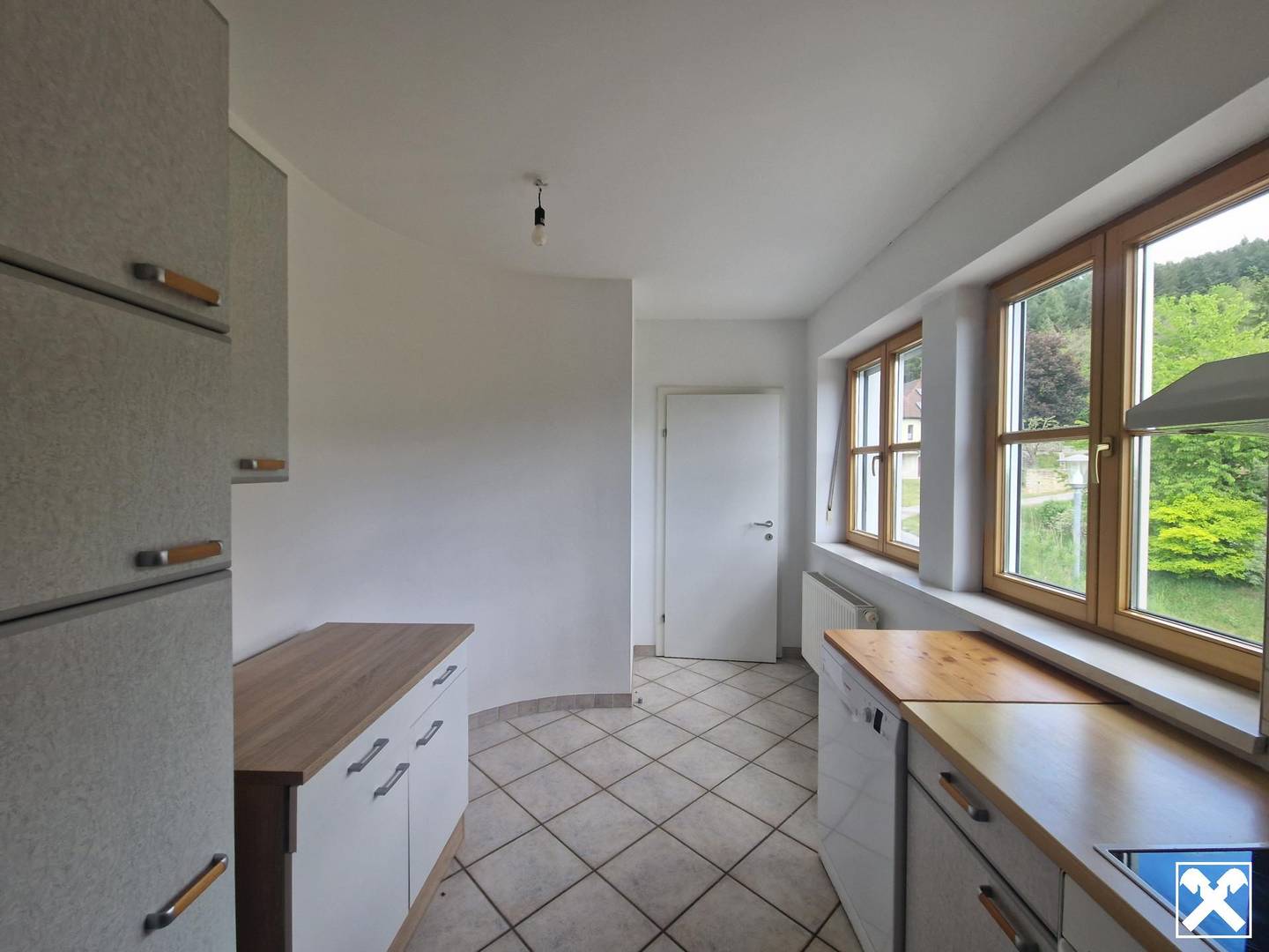 Top floor apartment with unobstructed views