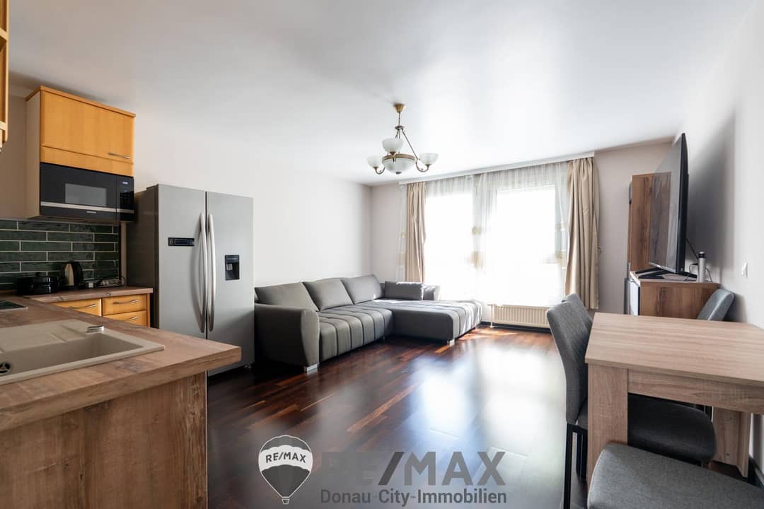 Renovierte 3 Zimmer Wohnung voll möbliert