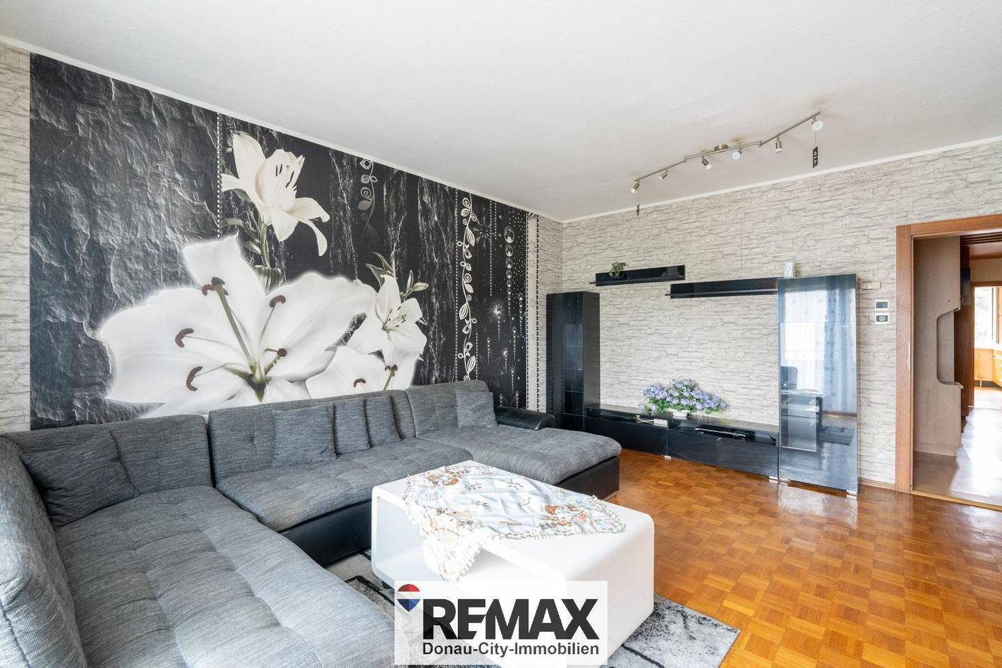 3-Room Apartment with Loggia in Vienna 1120