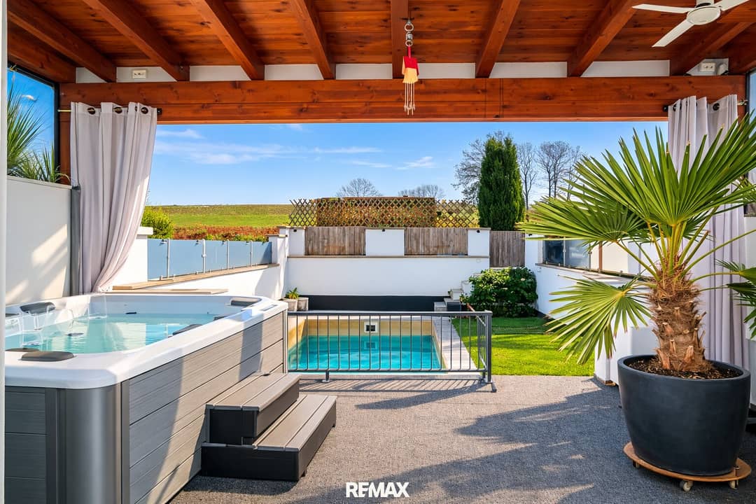 Reihenhaus mit Pool in Steinhaus