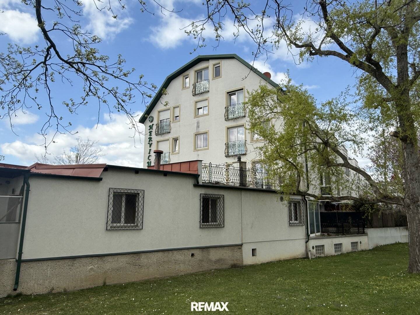 Herviciushof – Room Rental with Terraces in Vienna 12