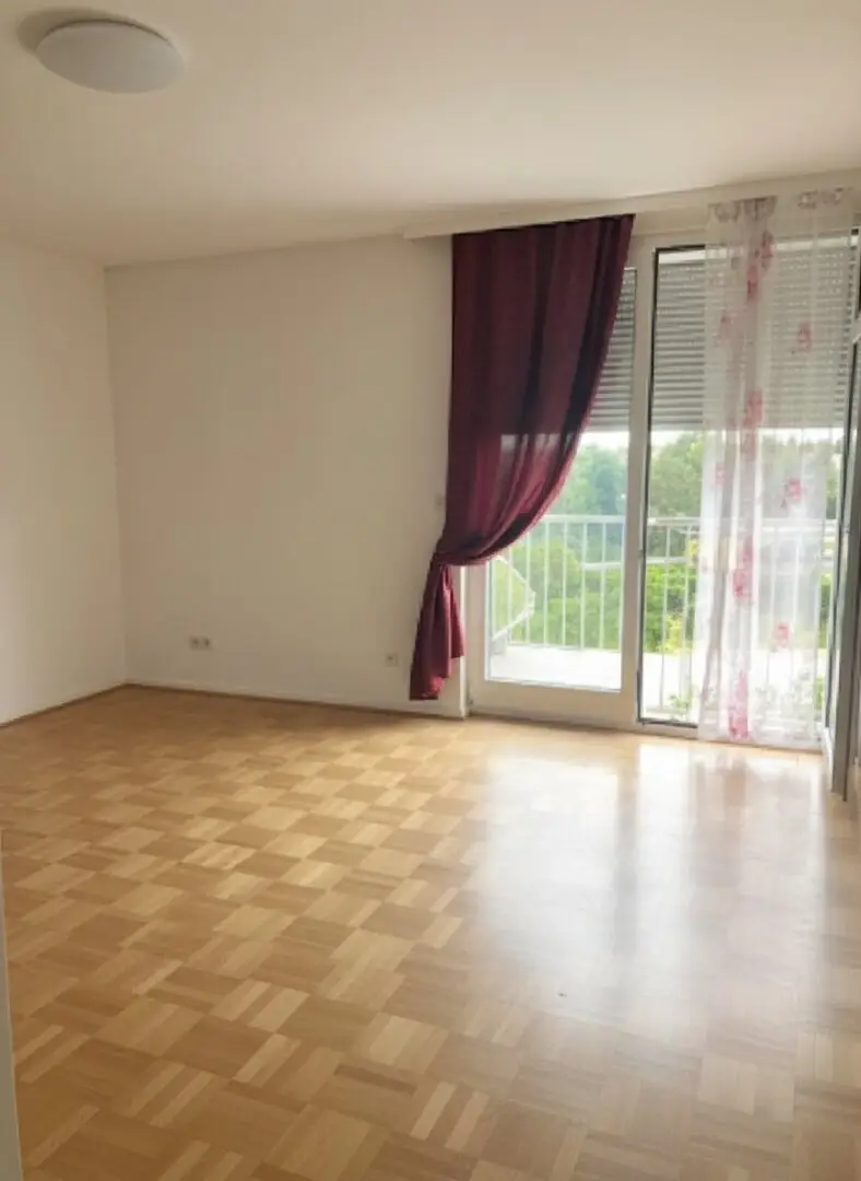 Cozy studio with separate kitchen area in Andritz