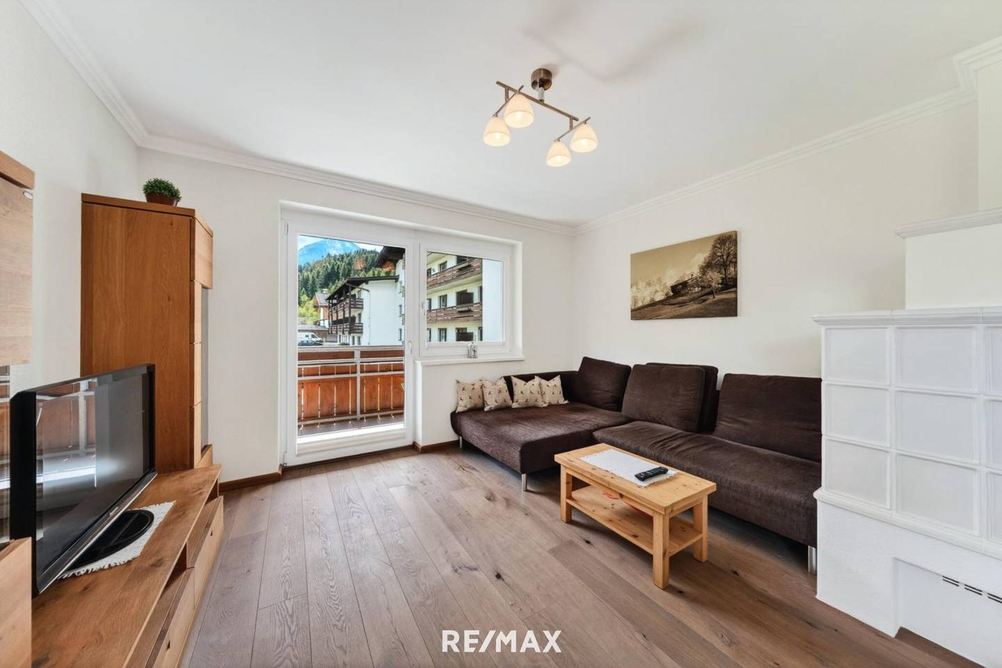 Wohnung mit Bergblick und großem Balkon sowie Kachelofen