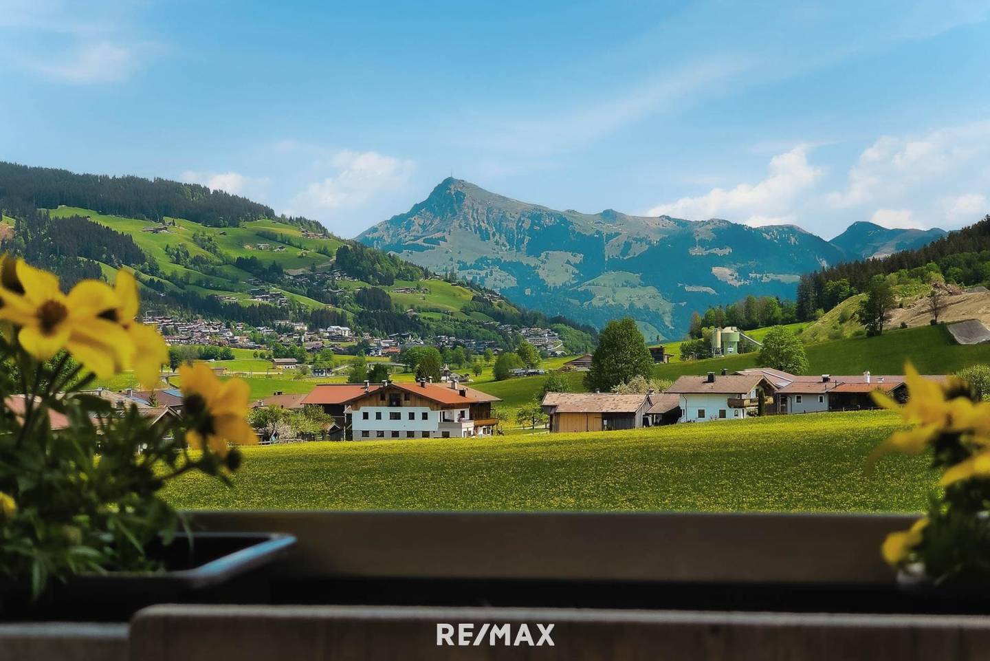 Wohnung mit Bergblick und großem Balkon sowie Kachelofen