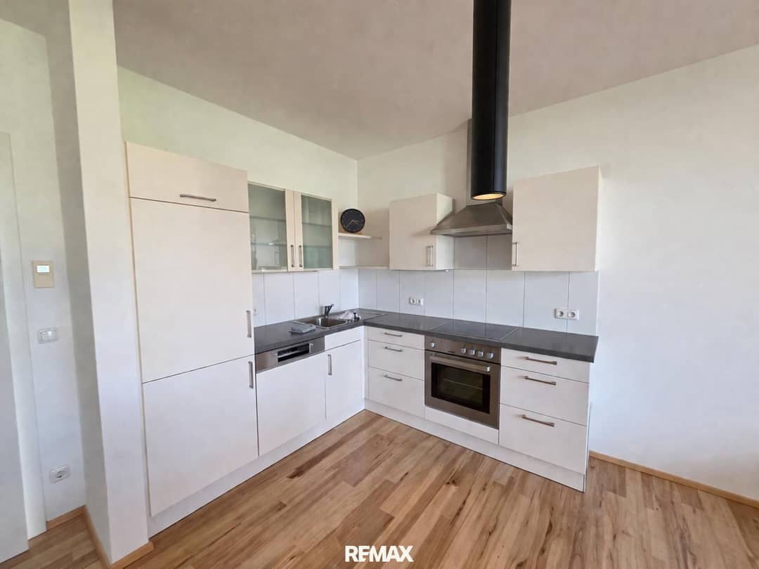 Moderne 3-Zimmer-Wohnung mit Loggia in zentraler Lage